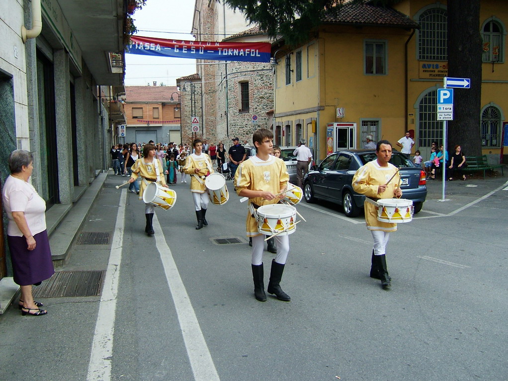 Gesù-Borgh dei costumi bianco e giallo
